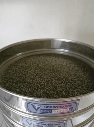 Sample elements remaining on the sieve